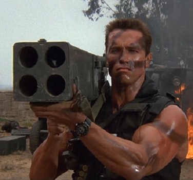 Arnold Schwarzenegger z wyrzutnią rakiet